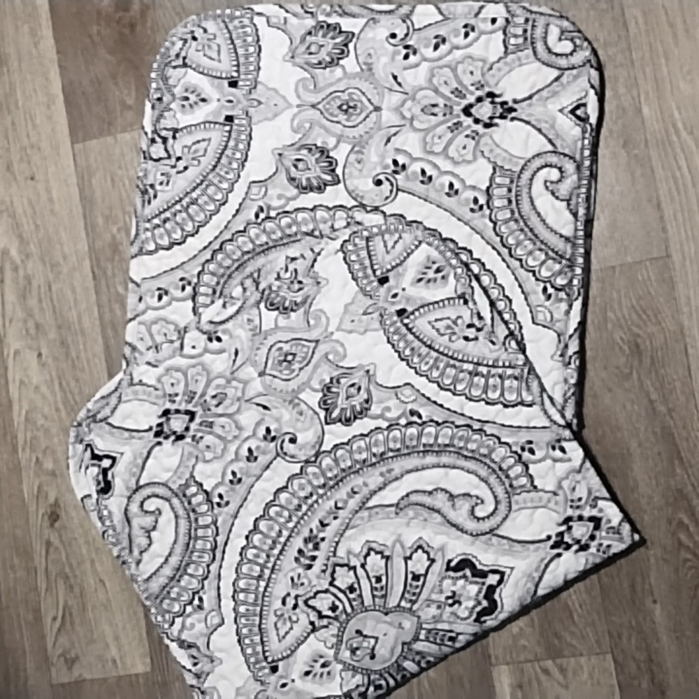 SouthShore Fine Linens Pillow Shams Black Gray Quilted Paisley King 34" …